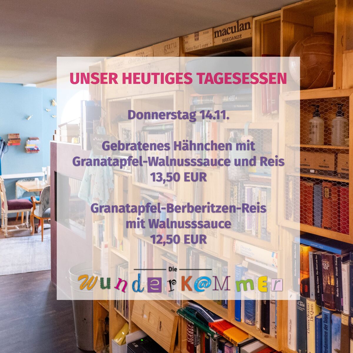 Tageskarte im Café Wunderkammer mit Gerichten wie Hähnchen mit Walnusssauce