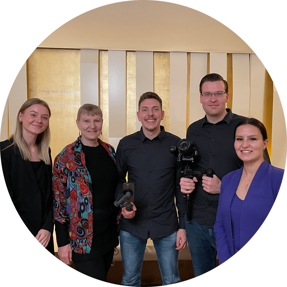 Team Medienagentur Filderstadt Teammitglieder der Medienagentur Filderstadt mit Kameraausrüstung
